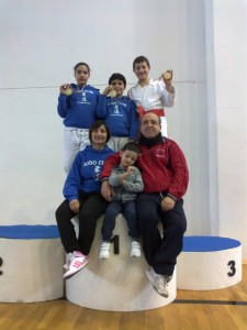 Il maestro di Judo Antonio Isoni con i piccoli judoka